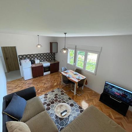 Entire 1-Bedroom Apartment With Free Parking Podgorica Esterno foto