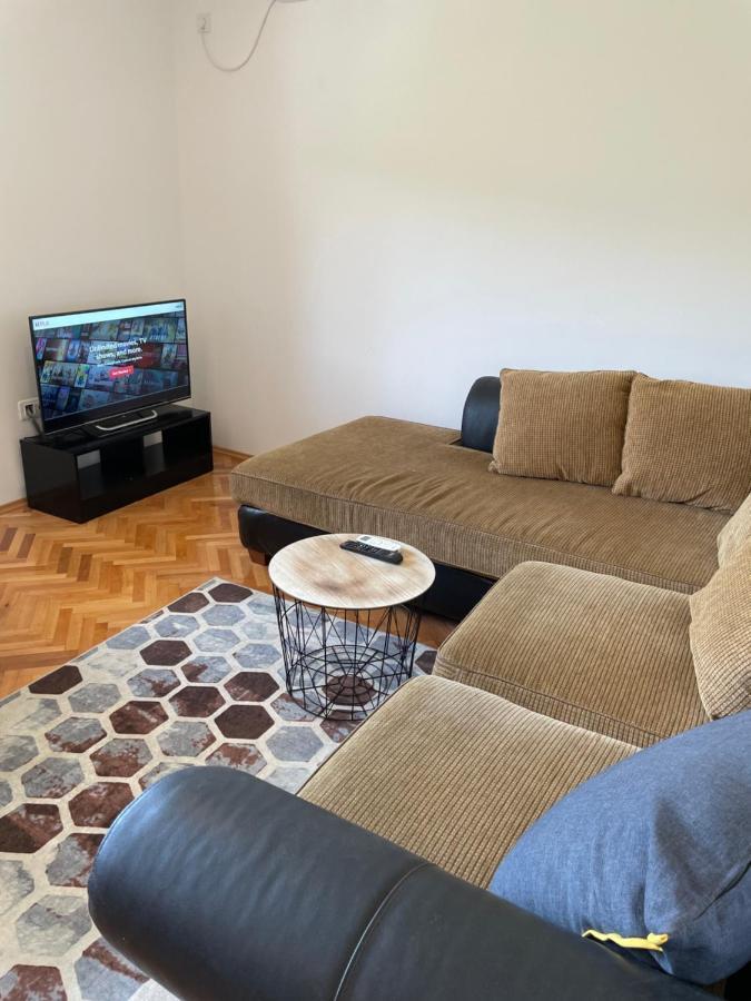 Entire 1-Bedroom Apartment With Free Parking Podgorica Esterno foto