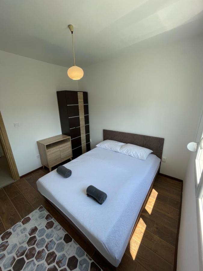Entire 1-Bedroom Apartment With Free Parking Podgorica Esterno foto