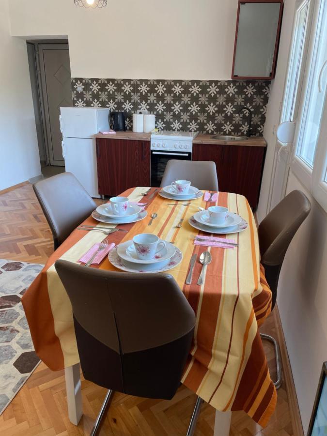 Entire 1-Bedroom Apartment With Free Parking Podgorica Esterno foto