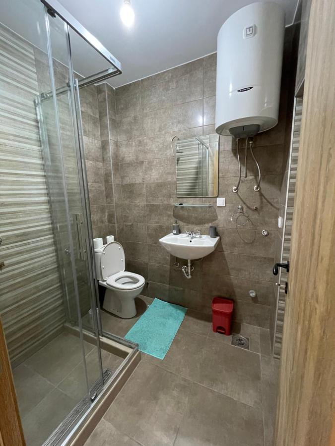 Entire 1-Bedroom Apartment With Free Parking Podgorica Esterno foto