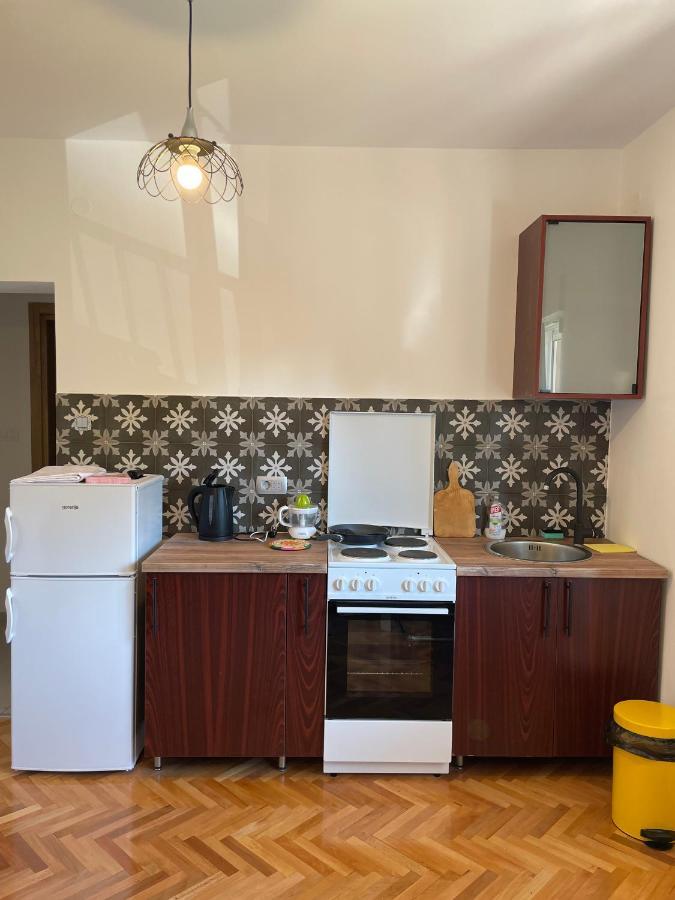 Entire 1-Bedroom Apartment With Free Parking Podgorica Esterno foto
